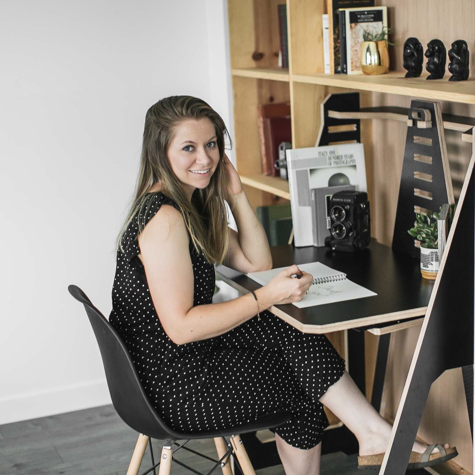 Small Desks: How to set up a home office in a small space