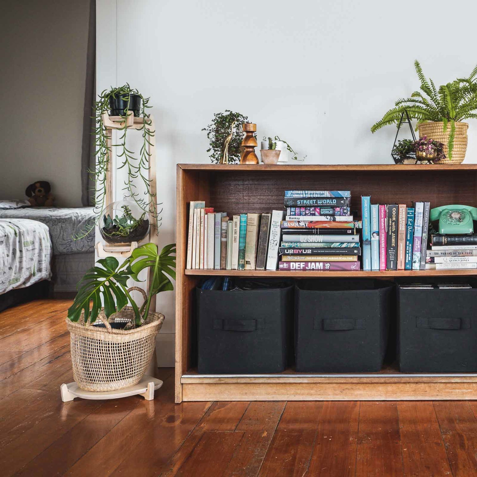 4-Tier Corner Shelf In Natural Wood - Space-Saving Bookshelf, Plant Stand For Living Room, Bedroom, Office